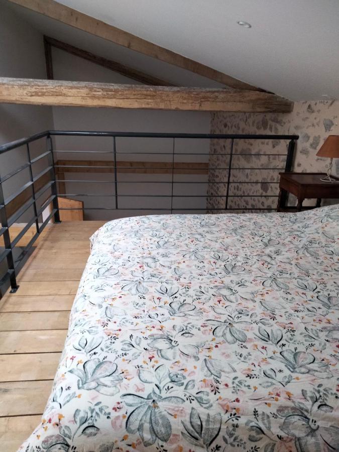 La Grange De Sabatas Hotell Chomérac Eksteriør bilde