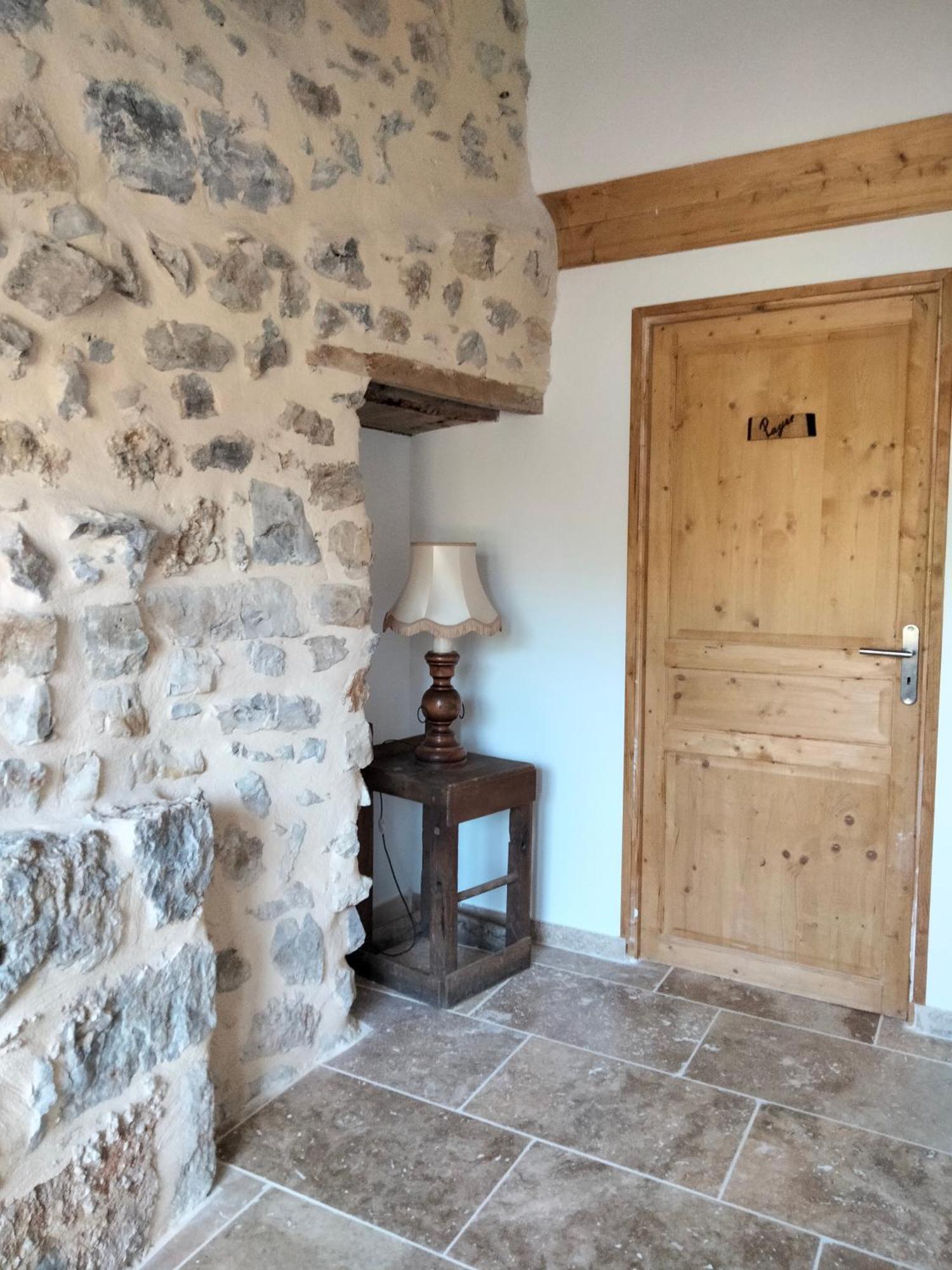 La Grange De Sabatas Hotell Chomérac Eksteriør bilde