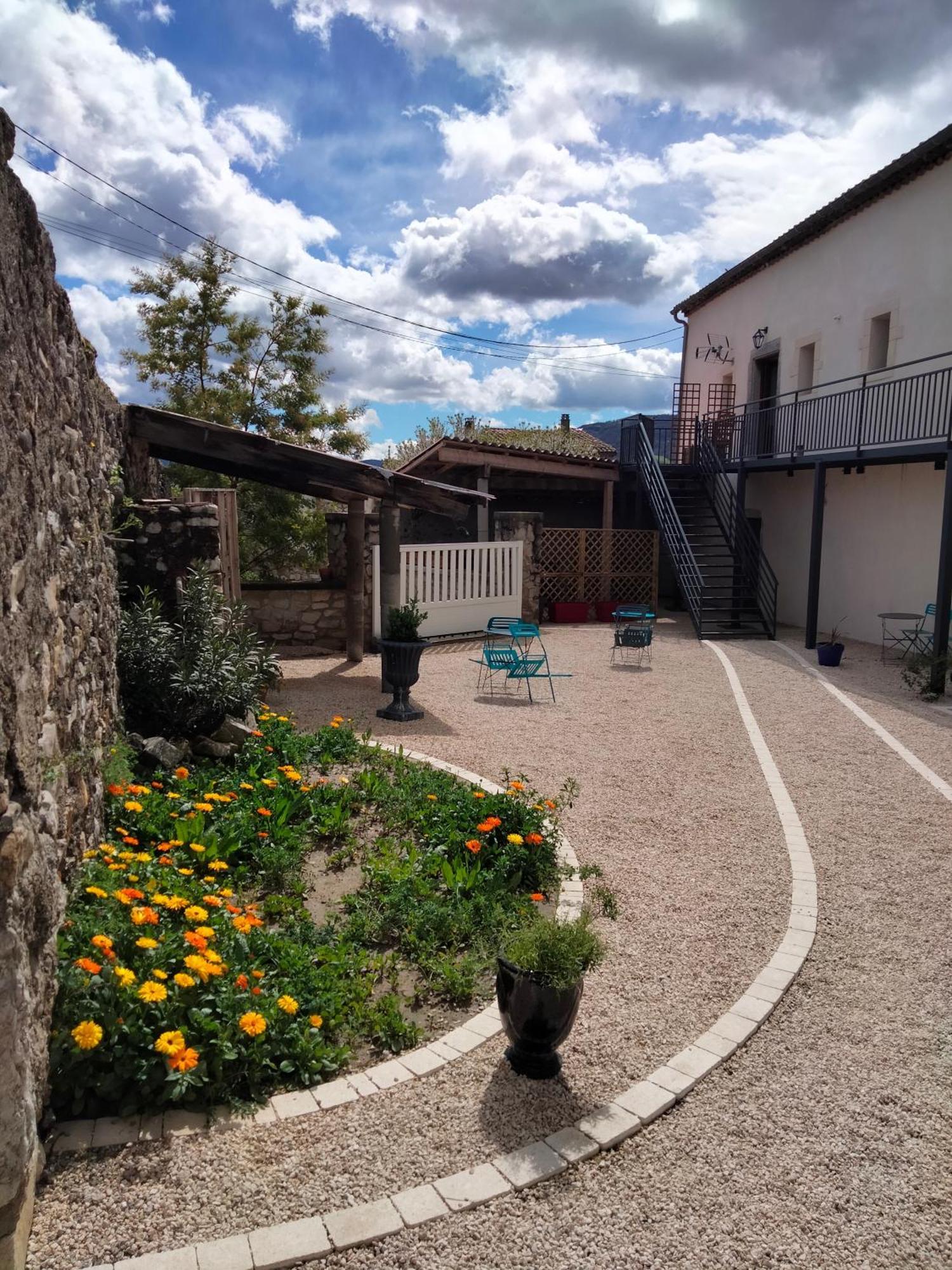 La Grange De Sabatas Hotell Chomérac Eksteriør bilde